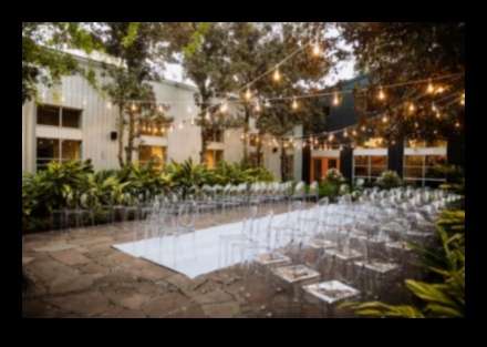 Urban Glam: Αγκαλιάστε το αστικό τοπίο με το μοντέρνο νυφικό