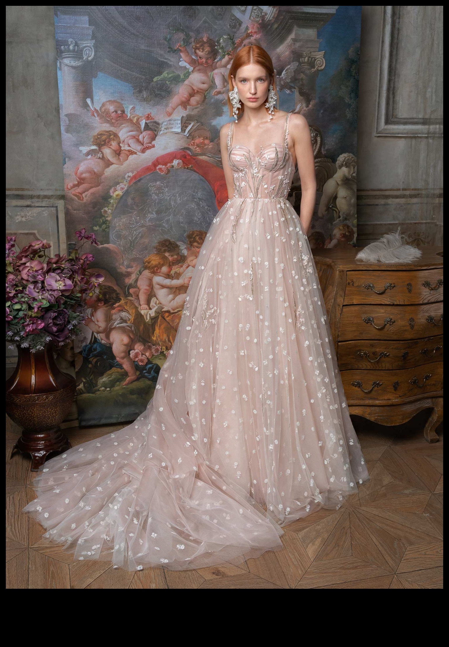 Classic Radiance Bridal Chic UnleashedΜια διαχρονική συλλογή από νυφικά που θα σας κάνουν να μοιάζετε με μια σύγχρονη πριγκίπισσα. 5 Classic Radiance: Bridal Chic Unleashed