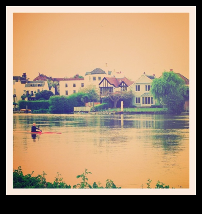 Urban Waterfronts: Riverside Living in the City