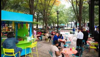 Πώς τα τοπία εμπνέουν και επηρεάζουν το σχεδιασμό των υπαίθριων αγορών τέχνης;